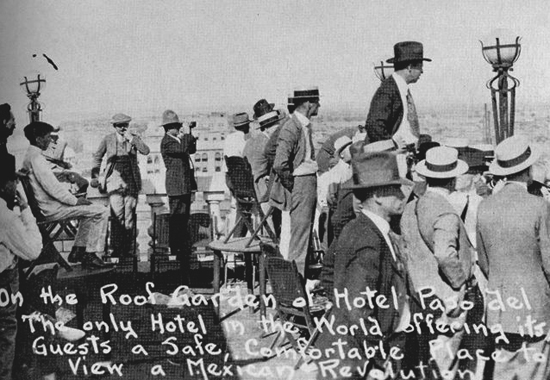 Spectators are watching the First Battle of Jurez from a hotel rooftop