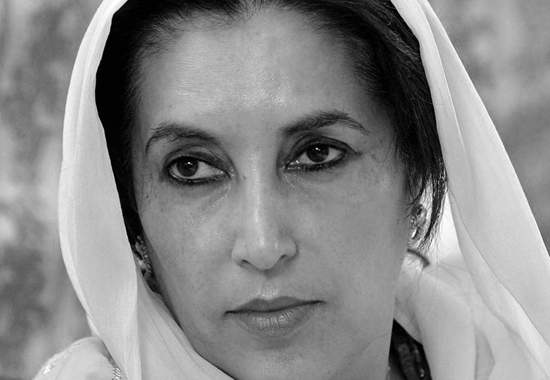 THE FIRST WOMAN TO LEAD A MUSLIM COUNTRY - BENAZIR BHUTTO
