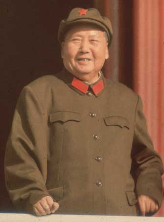 Mao Zedong Gives the Crowd His Charming Smile in 1965