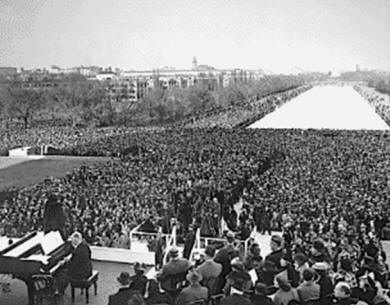 Marian Anderson performing at the Lincoln Memorial 1939