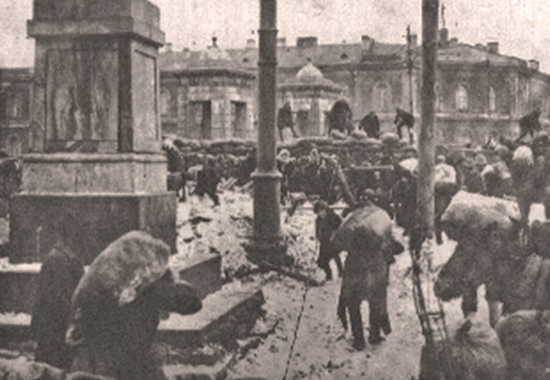 BUILDING STREET BARRICADES IN PETROGRAD - Russian History 1919